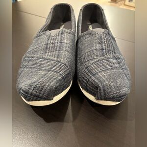 Tom’s Women’s 12 Plaid Slip-On Shoes- Grey/Blue-New without Box.
